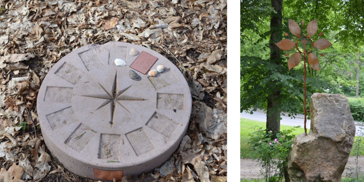 Eine mit Muscheln und Steinen geschm&uuml;ckte Sonnenuhr aus Stein auf der linken Seite erinnert sanft an die Zeit; auf der rechten Seite erg&auml;nzt eine vertikale Blumenskulptur aus Stein und Metall diese ruhige Bestattungsszene auf elegante Weise.